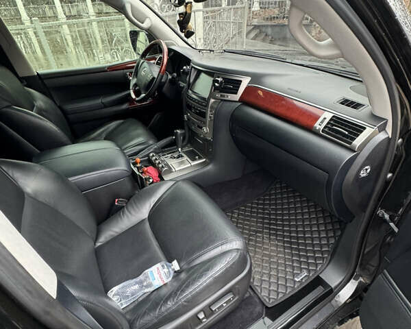 Черный Лексус ЛХ, объемом двигателя 5.7 л и пробегом 188 тыс. км за 43999 $, фото 4 на Automoto.ua