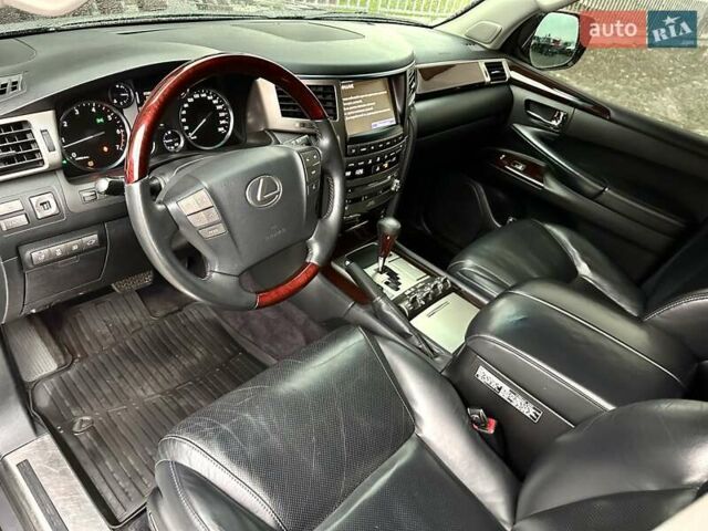 Черный Лексус ЛХ, объемом двигателя 5.66 л и пробегом 79 тыс. км за 42500 $, фото 17 на Automoto.ua