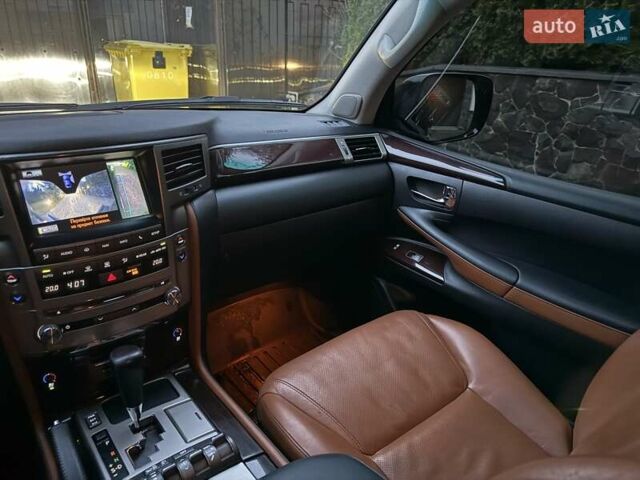 Черный Лексус ЛХ, объемом двигателя 5.66 л и пробегом 238 тыс. км за 34900 $, фото 18 на Automoto.ua