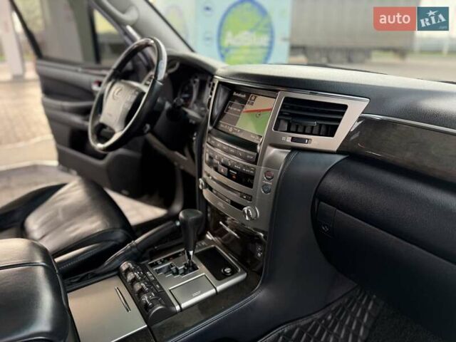 Чорний Лексус ЛХ, об'ємом двигуна 5.66 л та пробігом 184 тис. км за 42000 $, фото 29 на Automoto.ua