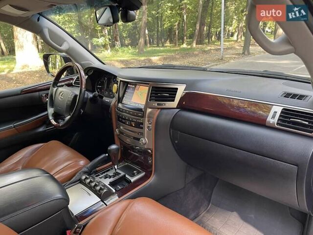 Черный Лексус ЛХ, объемом двигателя 5.66 л и пробегом 130 тыс. км за 46500 $, фото 11 на Automoto.ua