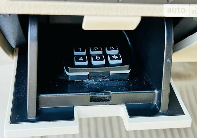 Чорний Лексус ЛХ, об'ємом двигуна 5.7 л та пробігом 190 тис. км за 40500 $, фото 28 на Automoto.ua