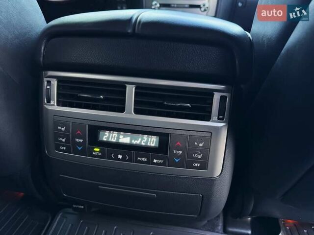 Черный Лексус ЛХ, объемом двигателя 5.7 л и пробегом 185 тыс. км за 36500 $, фото 37 на Automoto.ua