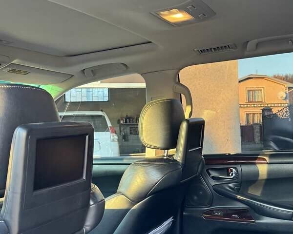 Черный Лексус ЛХ, объемом двигателя 5.66 л и пробегом 227 тыс. км за 39500 $, фото 4 на Automoto.ua