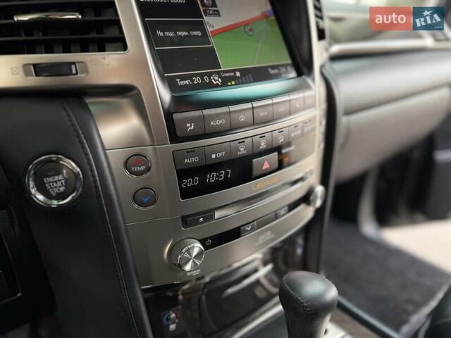 Чорний Лексус ЛХ, об'ємом двигуна 5.66 л та пробігом 184 тис. км за 42000 $, фото 23 на Automoto.ua