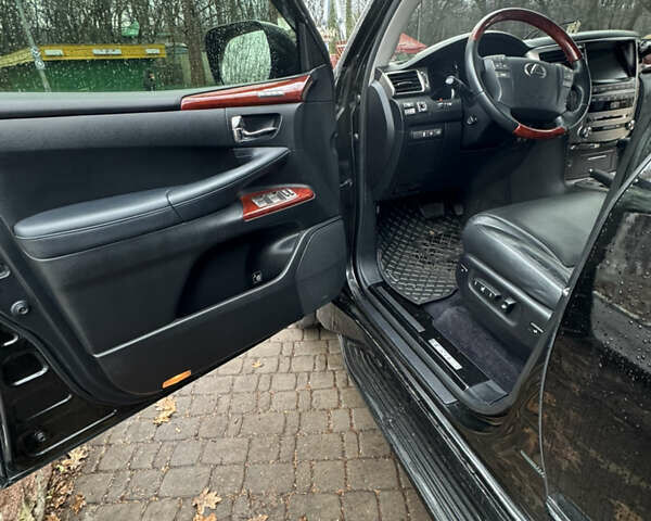 Черный Лексус ЛХ, объемом двигателя 5.7 л и пробегом 188 тыс. км за 43999 $, фото 7 на Automoto.ua