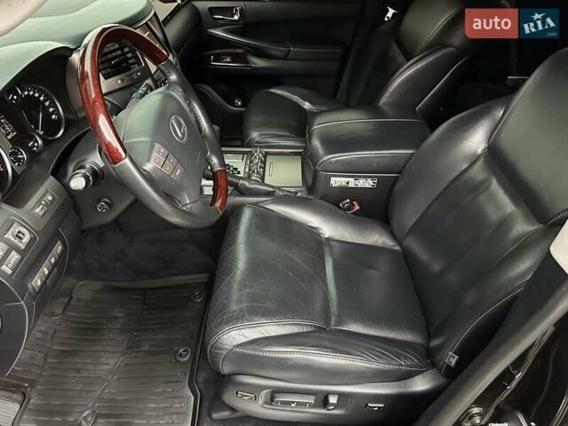 Черный Лексус ЛХ, объемом двигателя 5.66 л и пробегом 79 тыс. км за 42500 $, фото 18 на Automoto.ua