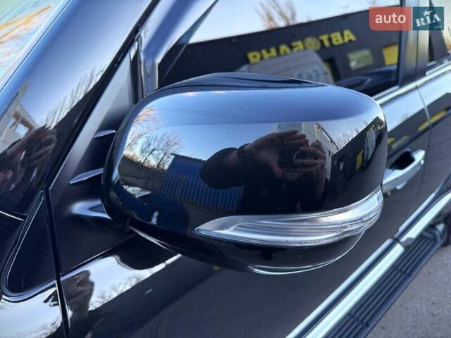 Черный Лексус ЛХ, объемом двигателя 5.7 л и пробегом 185 тыс. км за 36500 $, фото 17 на Automoto.ua