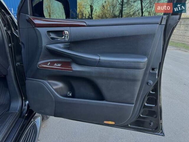 Черный Лексус ЛХ, объемом двигателя 5.7 л и пробегом 185 тыс. км за 36500 $, фото 32 на Automoto.ua