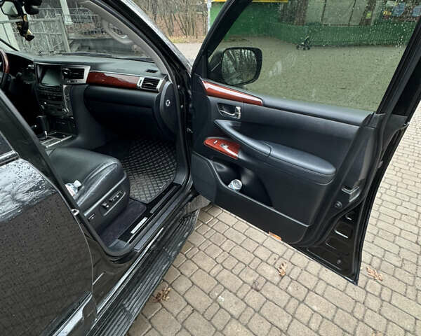 Черный Лексус ЛХ, объемом двигателя 5.7 л и пробегом 188 тыс. км за 43999 $, фото 5 на Automoto.ua