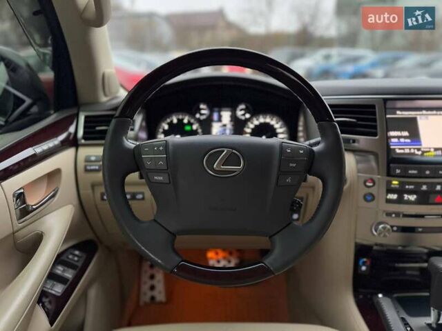Черный Лексус ЛХ, объемом двигателя 5.66 л и пробегом 225 тыс. км за 39000 $, фото 31 на Automoto.ua