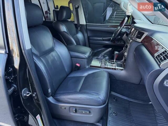 Черный Лексус ЛХ, объемом двигателя 5.7 л и пробегом 185 тыс. км за 36500 $, фото 31 на Automoto.ua