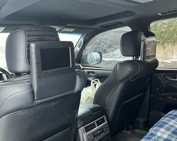 Черный Лексус ЛХ, объемом двигателя 5.66 л и пробегом 54 тыс. км за 50000 $, фото 1 на Automoto.ua