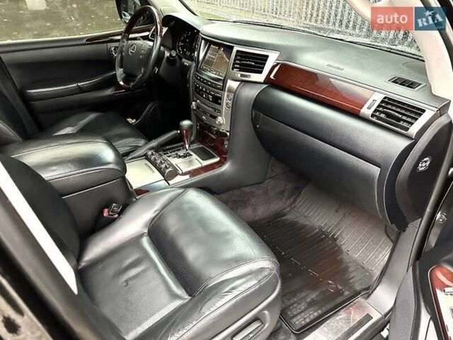 Черный Лексус ЛХ, объемом двигателя 5.66 л и пробегом 79 тыс. км за 42500 $, фото 26 на Automoto.ua