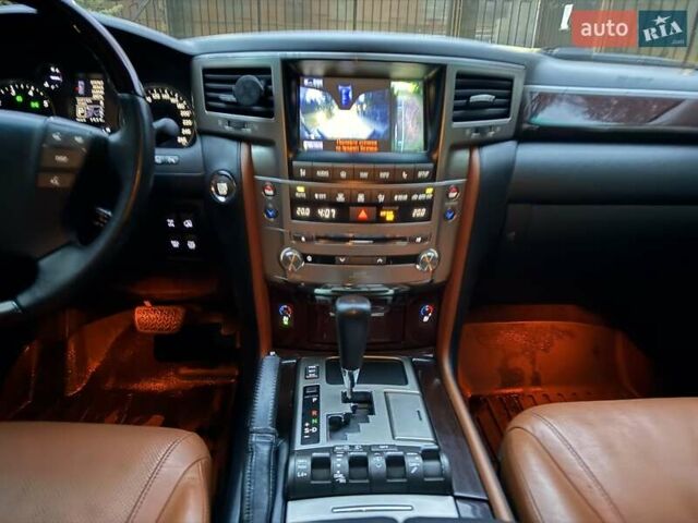 Черный Лексус ЛХ, объемом двигателя 5.66 л и пробегом 238 тыс. км за 34900 $, фото 19 на Automoto.ua