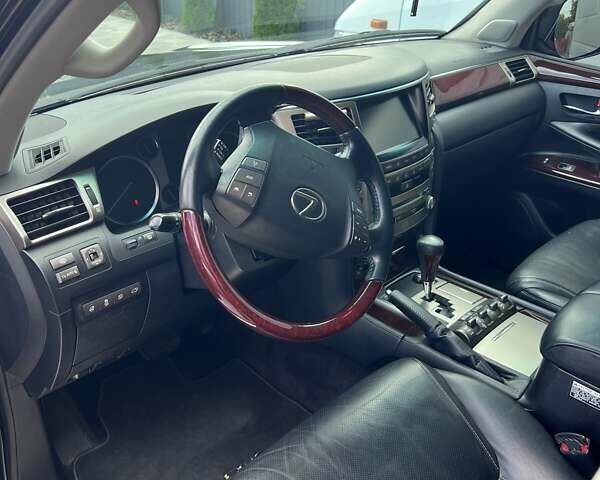 Черный Лексус ЛХ, объемом двигателя 5.66 л и пробегом 245 тыс. км за 43500 $, фото 5 на Automoto.ua