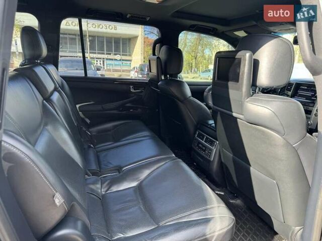 Черный Лексус ЛХ, объемом двигателя 5.66 л и пробегом 180 тыс. км за 50000 $, фото 9 на Automoto.ua