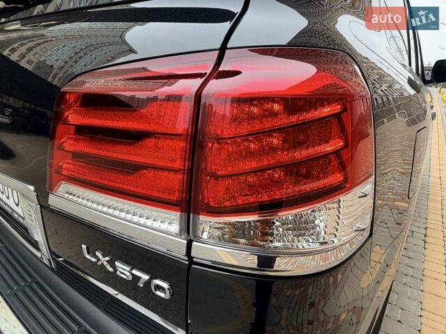 Чорний Лексус ЛХ, об'ємом двигуна 5.66 л та пробігом 162 тис. км за 43999 $, фото 5 на Automoto.ua