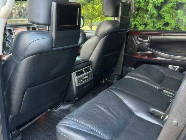 Черный Лексус ЛХ, объемом двигателя 5.7 л и пробегом 80 тыс. км за 20000 $, фото 12 на Automoto.ua