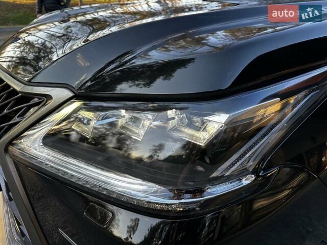 Черный Лексус ЛХ, объемом двигателя 5.66 л и пробегом 294 тыс. км за 59500 $, фото 4 на Automoto.ua