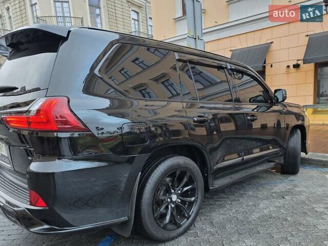 Черный Лексус ЛХ, объемом двигателя 4.46 л и пробегом 200 тыс. км за 53000 $, фото 4 на Automoto.ua