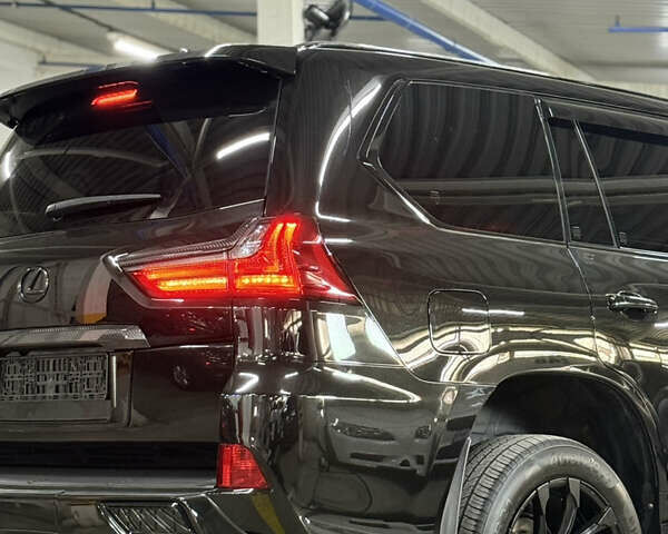 Черный Лексус ЛХ, объемом двигателя 4.46 л и пробегом 150 тыс. км за 66000 $, фото 14 на Automoto.ua