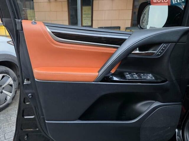 Черный Лексус ЛХ, объемом двигателя 4.46 л и пробегом 200 тыс. км за 53000 $, фото 16 на Automoto.ua