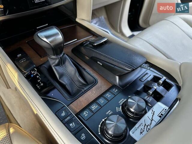 Черный Лексус ЛХ, объемом двигателя 5.66 л и пробегом 294 тыс. км за 59500 $, фото 46 на Automoto.ua