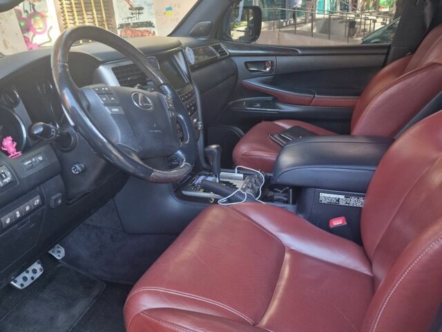 Лексус ЛХ 2015 у Одесі на Automoto.ua Чорний Лексус ЛХ, об'ємом двигуна 5.7 л та пробігом 190 тис. км за 40999 $, фото 6 на Automoto.ua