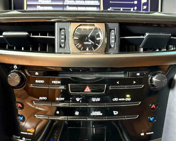 Черный Лексус ЛХ, объемом двигателя 4.46 л и пробегом 150 тыс. км за 66000 $, фото 48 на Automoto.ua