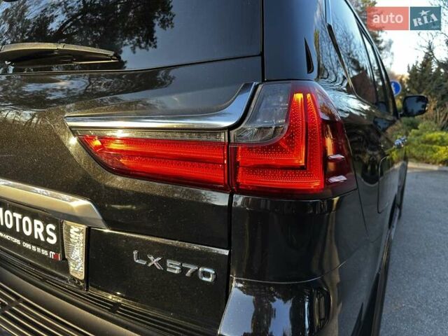 Черный Лексус ЛХ, объемом двигателя 5.66 л и пробегом 294 тыс. км за 59500 $, фото 20 на Automoto.ua