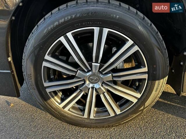 Черный Лексус ЛХ, объемом двигателя 5.66 л и пробегом 294 тыс. км за 59500 $, фото 9 на Automoto.ua