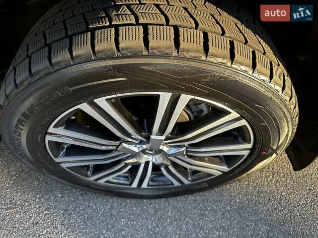 Черный Лексус ЛХ, объемом двигателя 5.66 л и пробегом 294 тыс. км за 59500 $, фото 7 на Automoto.ua