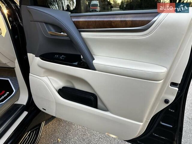 Черный Лексус ЛХ, объемом двигателя 5.66 л и пробегом 294 тыс. км за 59500 $, фото 55 на Automoto.ua