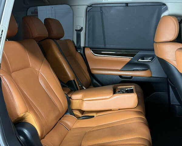 Черный Лексус ЛХ, объемом двигателя 4.46 л и пробегом 150 тыс. км за 66000 $, фото 51 на Automoto.ua