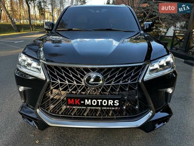 Черный Лексус ЛХ, объемом двигателя 5.66 л и пробегом 294 тыс. км за 59500 $, фото 2 на Automoto.ua