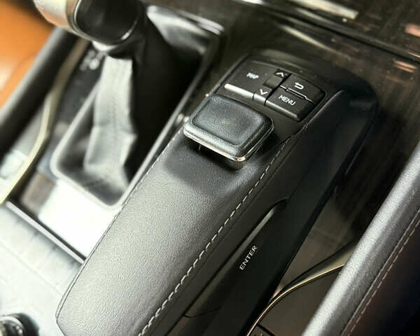 Черный Лексус ЛХ, объемом двигателя 4.46 л и пробегом 150 тыс. км за 66000 $, фото 47 на Automoto.ua