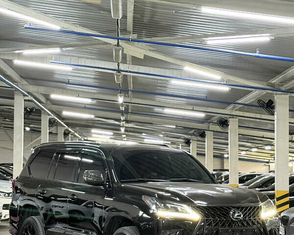 Черный Лексус ЛХ, объемом двигателя 4.46 л и пробегом 150 тыс. км за 66000 $, фото 2 на Automoto.ua