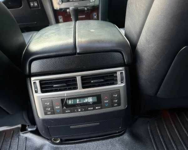 Лексус ЛХ 2015 у Львові на Automoto.ua Чорний Лексус ЛХ, об'ємом двигуна 5.7 л та пробігом 145 тис. км за 19900 $, фото 11 на Automoto.ua