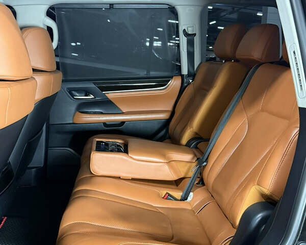 Черный Лексус ЛХ, объемом двигателя 4.46 л и пробегом 150 тыс. км за 66000 $, фото 56 на Automoto.ua
