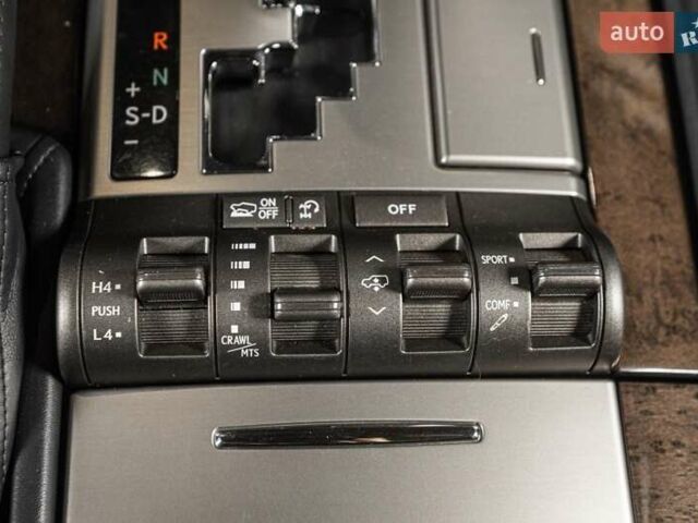 Лексус ЛХ 2015 у Одесі на Automoto.ua Чорний Лексус ЛХ, об'ємом двигуна 5.66 л та пробігом 199 тис. км за 41900 $, фото 49 на Automoto.ua