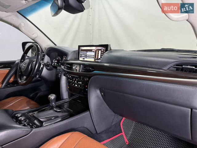 Черный Лексус ЛХ, объемом двигателя 4.46 л и пробегом 150 тыс. км за 66000 $, фото 33 на Automoto.ua