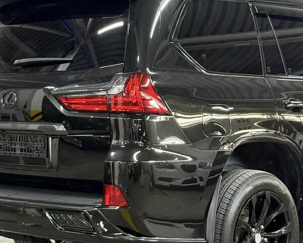 Черный Лексус ЛХ, объемом двигателя 4.46 л и пробегом 150 тыс. км за 66000 $, фото 15 на Automoto.ua