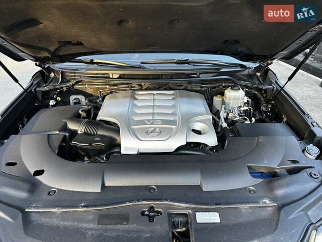 Черный Лексус ЛХ, объемом двигателя 5.66 л и пробегом 294 тыс. км за 59500 $, фото 56 на Automoto.ua