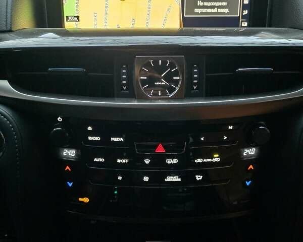 Черный Лексус ЛХ, объемом двигателя 4.46 л и пробегом 200 тыс. км за 53000 $, фото 18 на Automoto.ua