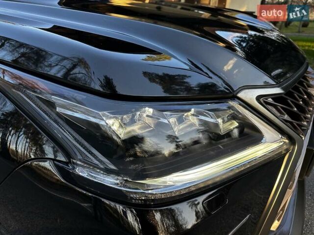 Черный Лексус ЛХ, объемом двигателя 5.66 л и пробегом 294 тыс. км за 59500 $, фото 3 на Automoto.ua