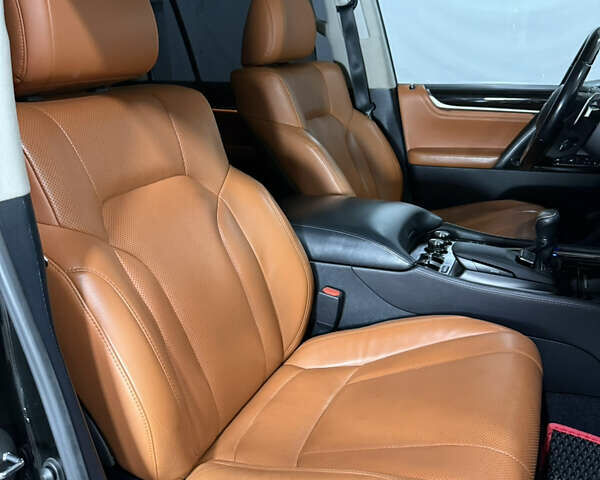 Черный Лексус ЛХ, объемом двигателя 4.46 л и пробегом 150 тыс. км за 66000 $, фото 31 на Automoto.ua