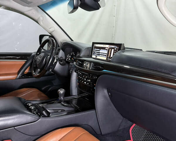 Черный Лексус ЛХ, объемом двигателя 4.46 л и пробегом 150 тыс. км за 66000 $, фото 32 на Automoto.ua