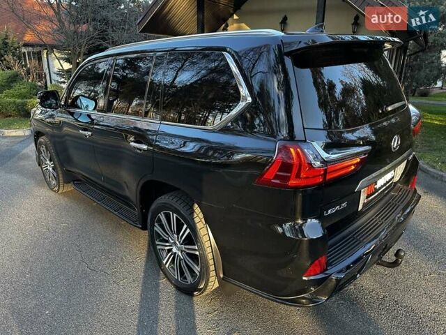 Черный Лексус ЛХ, объемом двигателя 5.66 л и пробегом 294 тыс. км за 59500 $, фото 1 на Automoto.ua