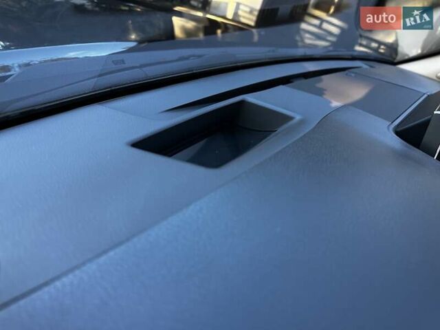 Черный Лексус ЛХ, объемом двигателя 5.66 л и пробегом 294 тыс. км за 59500 $, фото 27 на Automoto.ua